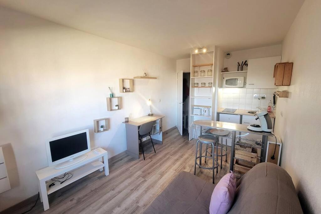 Fully Equipped Apartment St Charles Station Марсель Экстерьер фото